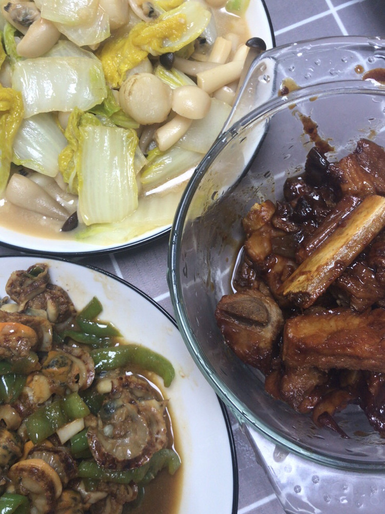 酱肘子，糖醋排骨，荤素海鲜锅贴～完美的一天！图2