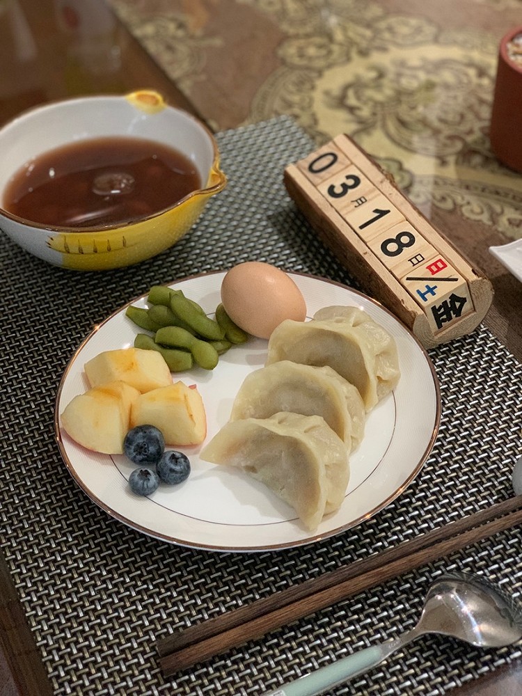 今日早餐，汤面蒸饺➕八宝粥……图2