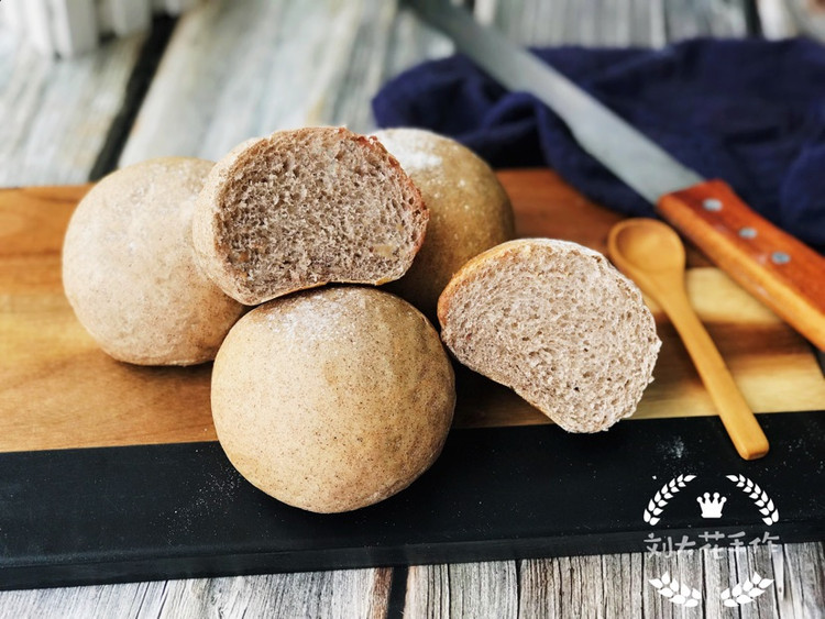 低油低糖的配方加上使用了褐麦粉代替高筋粉的确让这款面包健康不少图9