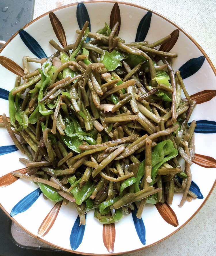 红烧鱼块+炒萝卜菜+芹菜炒肉+炒菱角菜+烧黄瓜图4