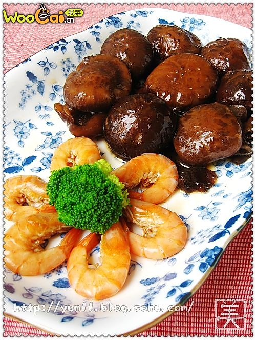 山珍海味一锅端：花菇鲜虾煲的做法