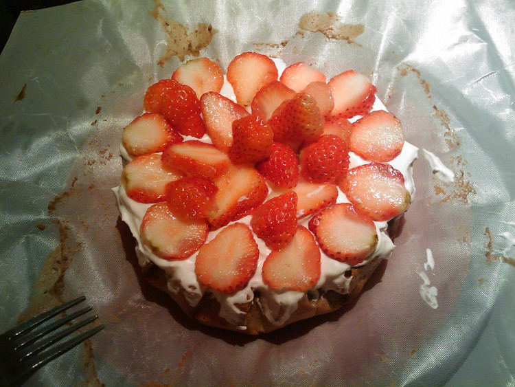 电饭煲草莓鲜奶巧克力蛋糕的做法