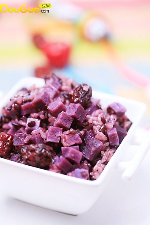 紫薯红枣饭-米饭也时尚的做法