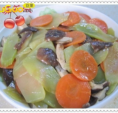 鲜蘑扒莴笋