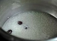 乌鸡红枣粥的做法图解3