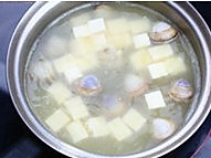 丝瓜文蛤豆腐汤的做法图解4