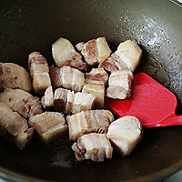 健康无油的板栗红烧肉的做法图解1