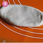 西洋香菜鲜奶面包的做法图解4