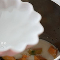 西式奶香南瓜浓汤的做法图解4