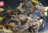 香辣酱肉荞麦面的做法图解3