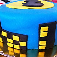 把拯救世界的任务交给一个蛋糕吧！——翻糖蝙蝠侠蛋糕的做法图解10