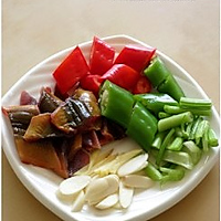 双色豉椒溜鳝片的做法图解1