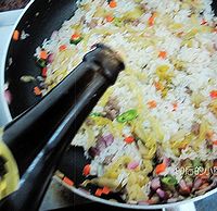 酸菜炒米的做法图解8