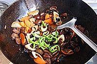 干香肠香菇盖饭的做法图解6