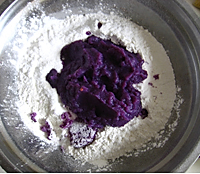 紫薯松糕的做法图解1