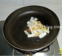 栗子木耳烧鸡的做法图解2