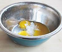 蛋黄海绵蛋糕的做法图解2