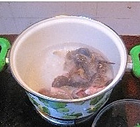 淮山小红斑鱼汤的做法图解3