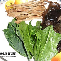 黄花菜胡辣汤的做法图解1