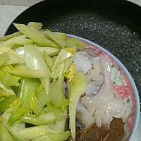 芹香鱿虾的做法图解2