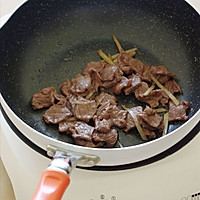 缓解春困的最佳食材 —— 助我们保持旺盛精力的银针牛肉片的做法图解4