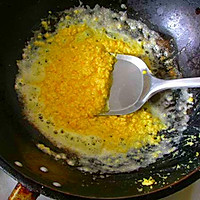 咸蛋黄烩豆腐的做法图解4