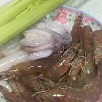 芹香鱿虾的做法图解1