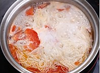 西红柿鸡蛋热汤面的做法图解11