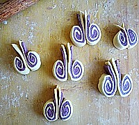 双色紫薯蝴蝶卷的做法图解8