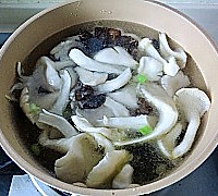 青菜蘑菇汤的做法图解5