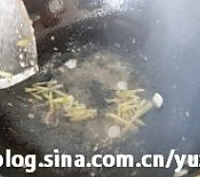 土豆片炒肉的做法图解3