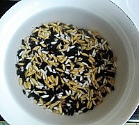 核桃黑米糊的做法图解2