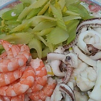 芹香鱿虾的做法图解3