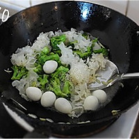 银耳西兰花炒鹌鹑蛋的做法图解10