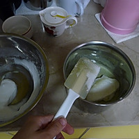 超详细步骤图无敌松软好吃的抹茶戚风卷的做法图解5